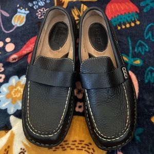 Born size 10 42 black leather loafers